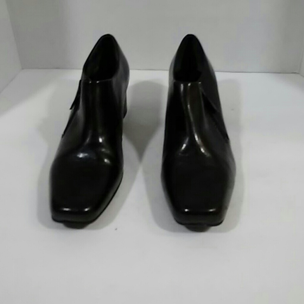 Franco Sarto black women's leather bootie